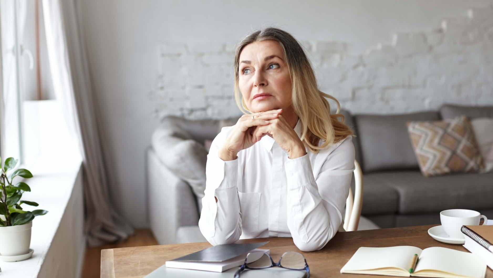 Environnement de travail calme avec matériel pédagogique pour la formation financière